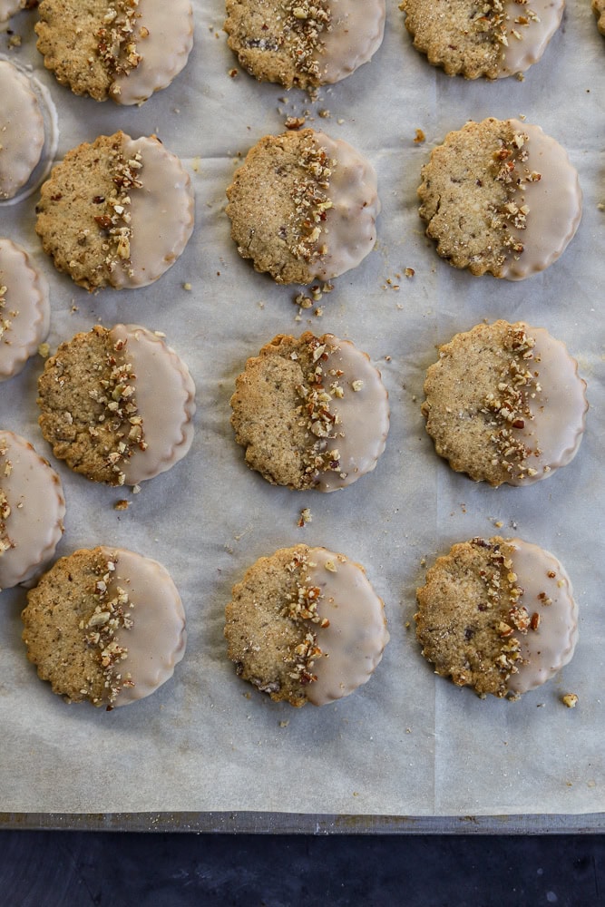 brown-butter-maple-pecan-cookies_lions-bread-2